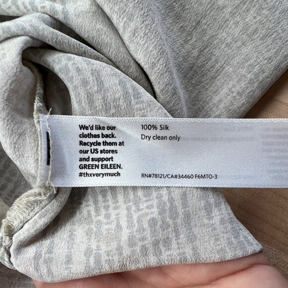 Eileen Fisher Metaphor 100% Silk Short Sleeve Blouse Beige Gray Size Small - Picture 9 of 10